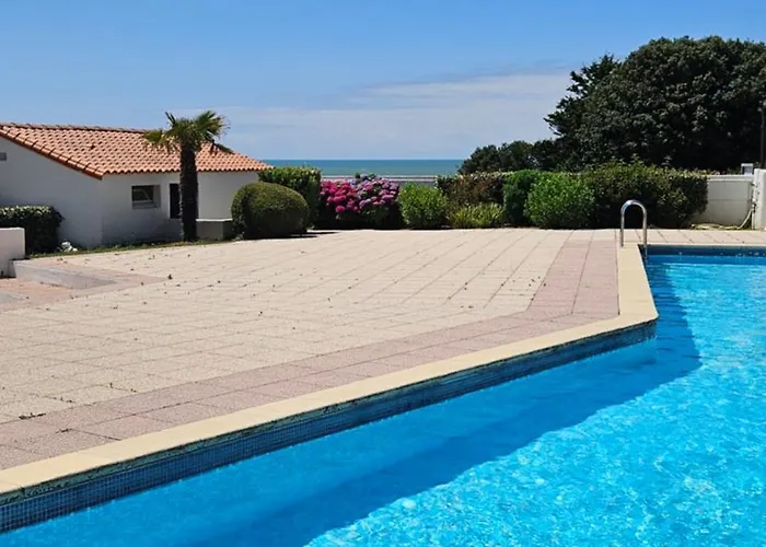 Maisonnette Des Poissons, à 50 M De La *