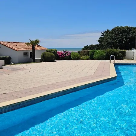 Maisonnette Des Poissons, à 50 M De La *